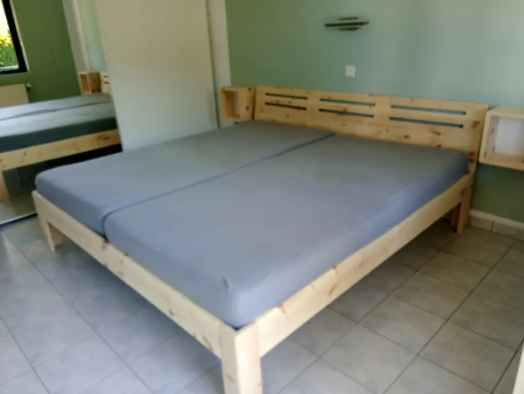 Tischlerei_Heyman_Zirbenholzm_bel_Bett__3